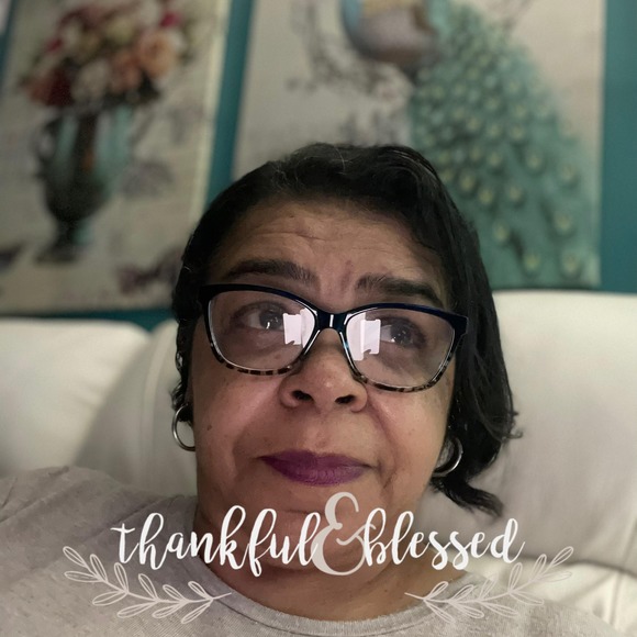 Meet your Posher, Sandra - Picture 1 of 1